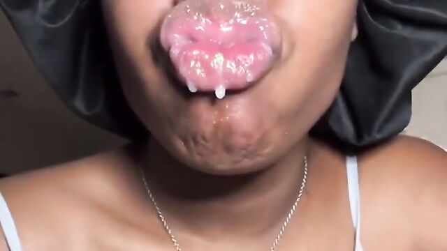 The DSL Godd£ss (V! d€0s) is a big fan of sucking cock