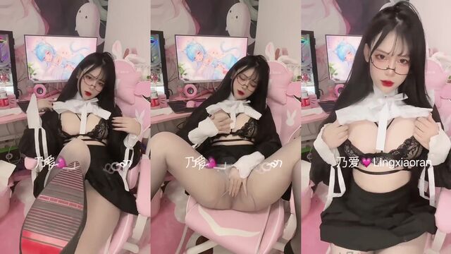 A hot Chinese girl came to my house as an escort