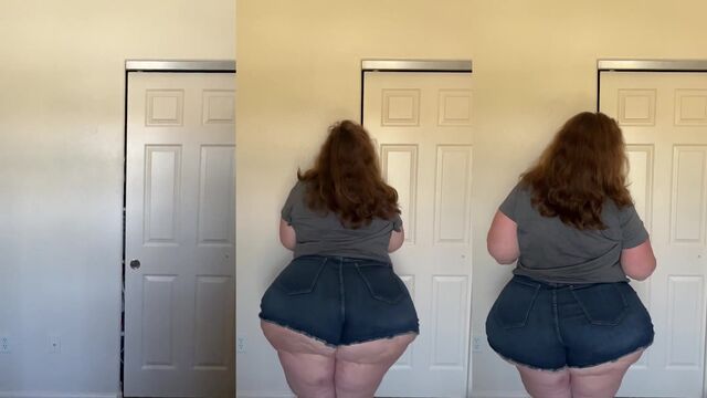 Shaking big fat ass for your pleasure