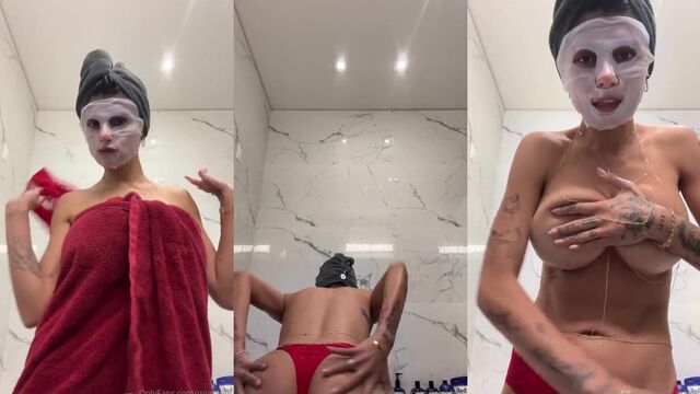 Mia Khalifa’s big tits and Arab ass are leaked from her OnlyFans photos