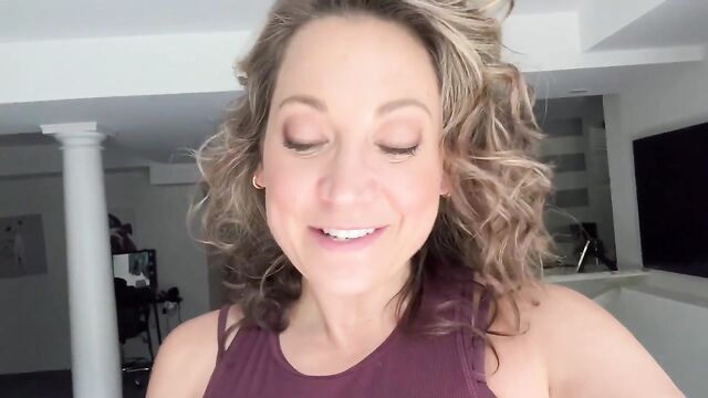 Ginger Zee gets her pussy railed on the bed