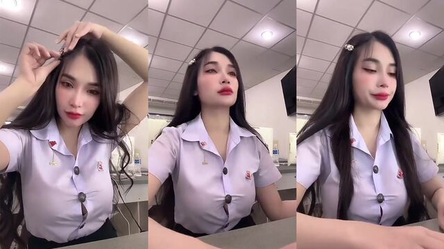A sexy girl showing her big ass on Bigo live