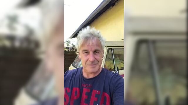 Михаэль из In Extremo поздравляет с Пасхой на русском