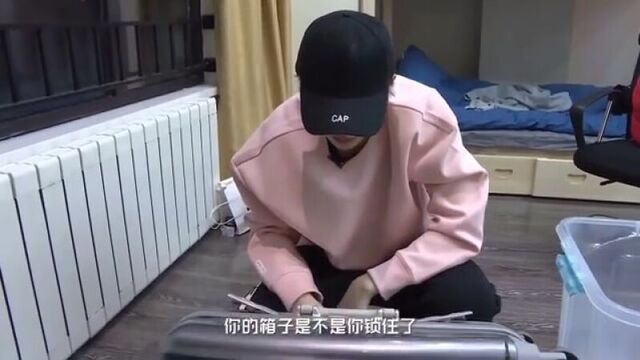 180129 — Обновление видео Idol Producer IQIYI (СюйКунь забыл код от чемодана)