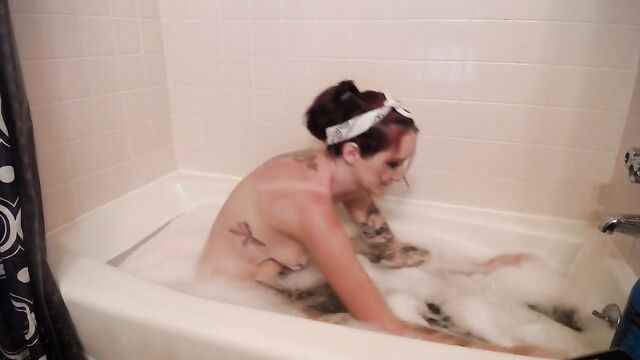 A fat goth slut gets banged hard and receives a messy cumshot