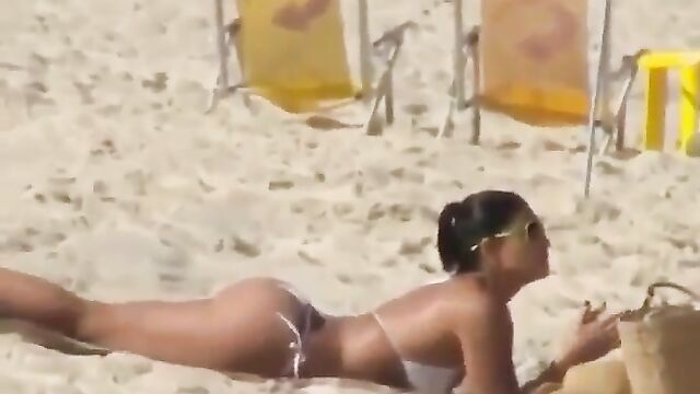 Juliana Paes is a tasty morsel that leaves everyone wanting more