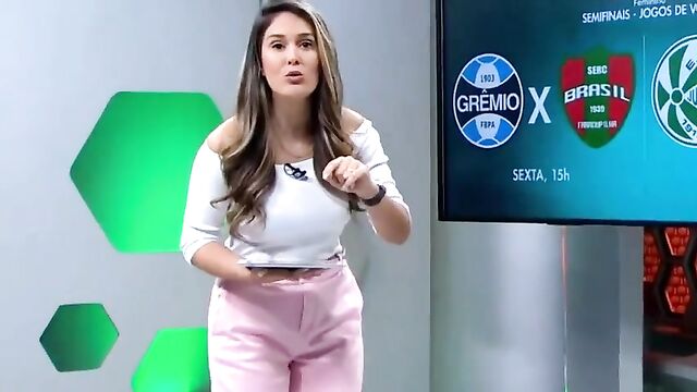 Kelly Costa GE in a hot video where she shares her sexiest moments