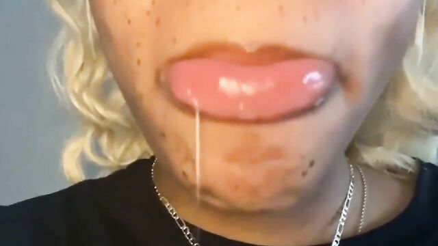 The DSL Godd£ss (V! d€0s) is a master of oral skills