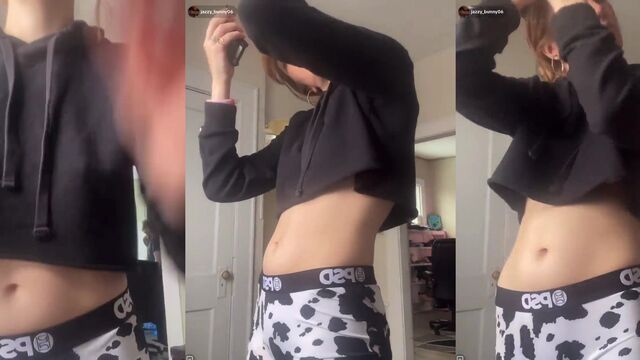 A girl is flashing her boobs on Tik Tok live streaming