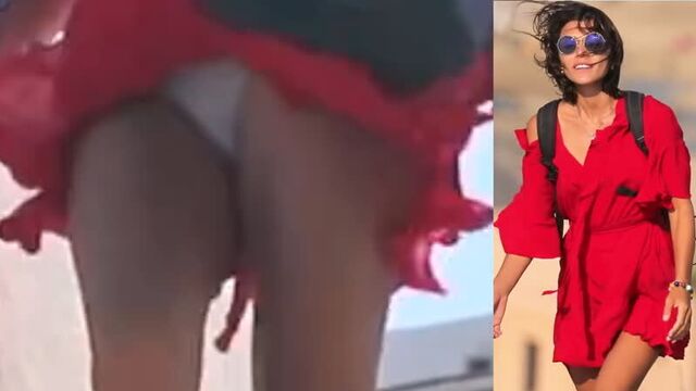 Алина Астровская под юбкой