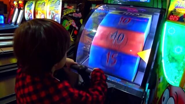 [KiKiDo] ВЫЙГРАЛИ ЛОТОРЕЮ! Много Игрушек и Подарков Для Детей kids children