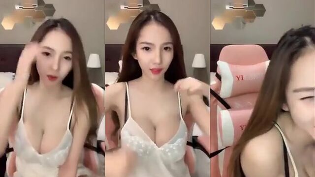 A sexy girl performing on Bigo VJ live show
