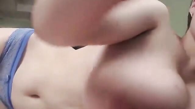 Big Tit Webcam with Random Tits Action