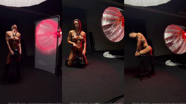 Perfect big tits on a stunning very fit model - ſɐuuɐ qɹǝslᴉu