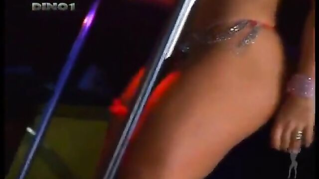 Araújo is a very hot girl and loves to show her body