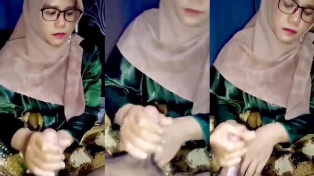Indonesian hijab girl masturbates and gets fucked by BBC in a steamy session