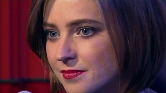 Поклонская играет на рояле Мурку