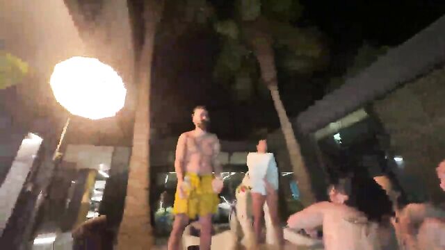 Michelle Andrezza rebolando na live do Ruyter with intense action
