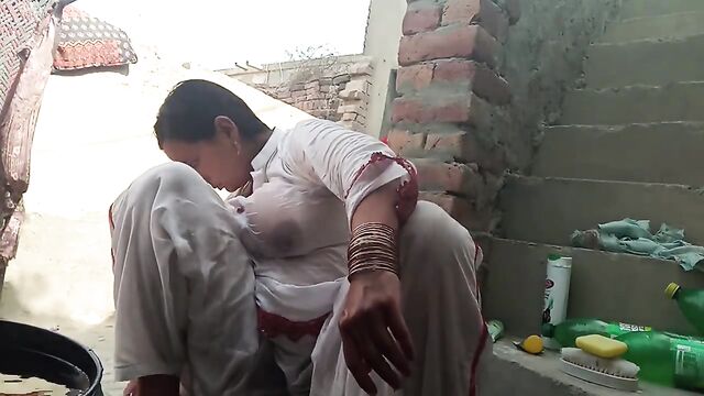 I found a girl who loves to have sex on camera