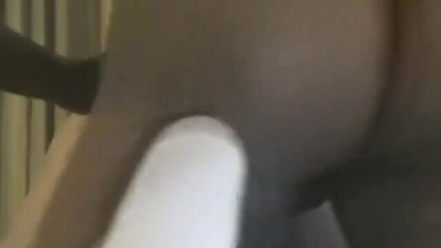 K1m Swa11ows has a fat and juicy white booty that needs oiling
