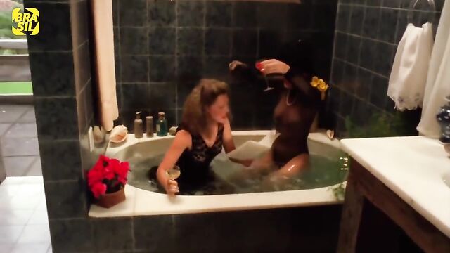 Cavala Claudia Raia enjoys riding cock like a slutty mare