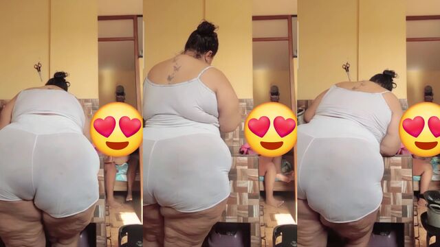 Big ass Latina SSBBW riding and playing with her huge booty