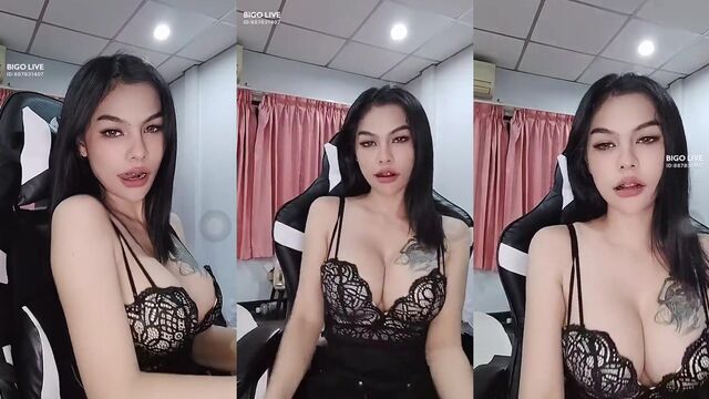A sexy girl is doing a sexy live bigo