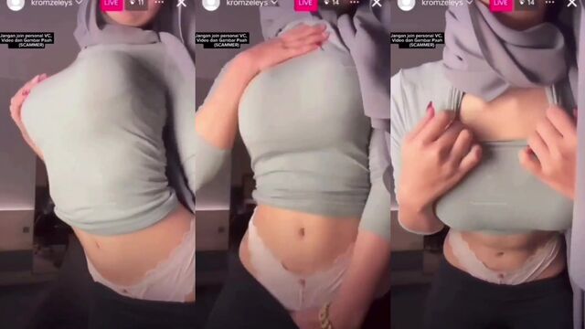 A sexy girl performing live on BigO, making her legs weak