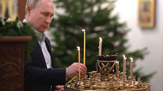 Владимир Путин посетил рождественское богослужение в домовой церкви резиденции Ново-Огарево.