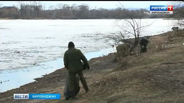 В Биробиджане активисты наводят чистоту в общественных местах(1).mp4