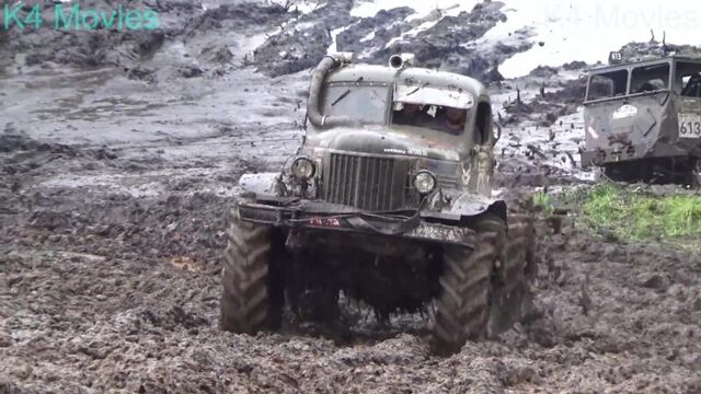 Мега гонки на грузовиках по грязи !!!