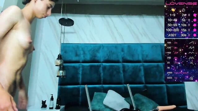 Amber Adams is a hot Latina cam girl who loves to show her body