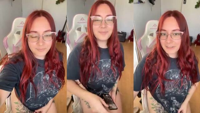 Sexual red hair live show with a beautiful and delicious girl