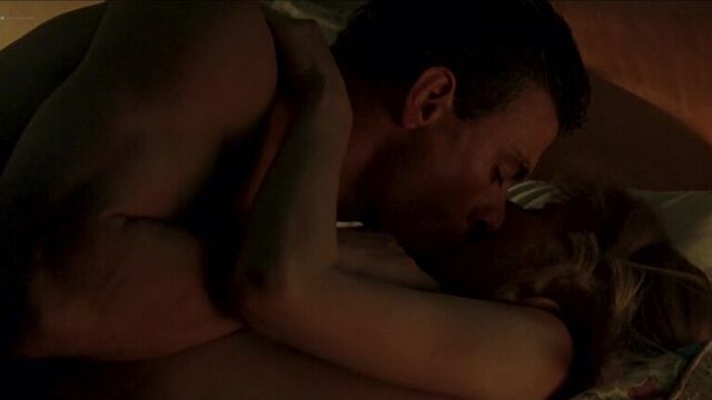 Розанна Аркетт (Rosanna Arquette nude scenes in "Nowhere to Run" 1993)