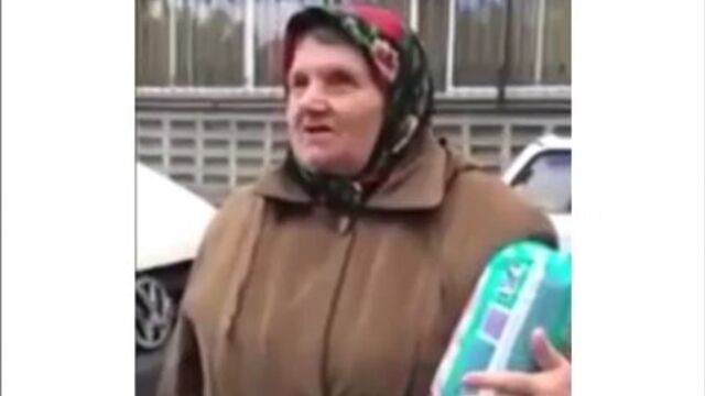 Бабка рассказывает анекдот))