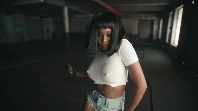 Азилия Бэнкс (Azealia Banks) в клипе Anna Wintour (2018) HD 1080p - Голая? Грудь, соски, ножки
