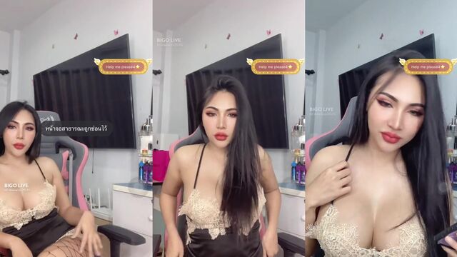 A sexy girl showing her body in public on Bigo
