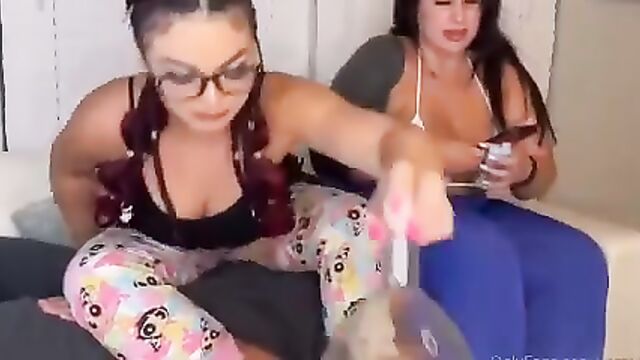 Facesitting smotherbox with a fat woman and her big ass riding