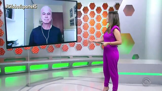 Kelly Costa is a young woman with nice forms who loves sex