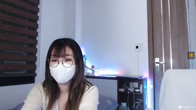 Onee-Chew performs on webcam for her fans in a thrilling show