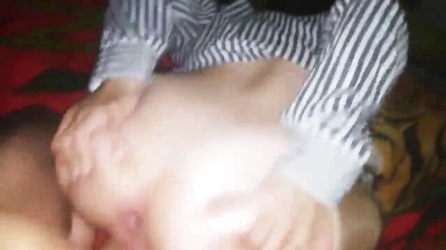 The hottest Argentina slut gets fingered in this video