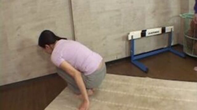 Japanese yoga pants peeing