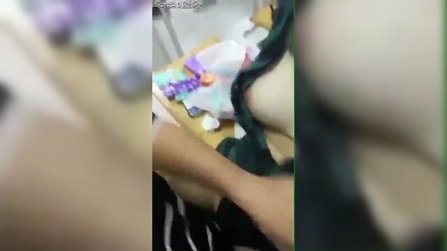 Học_sinh_trung_quốc_địt_nhau_trong_lớp_.mp4