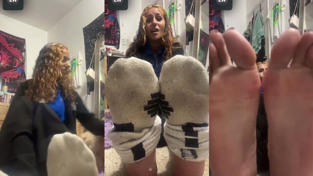 The foot diva applies lotion to her soles and rubs them slowly during FaceTime