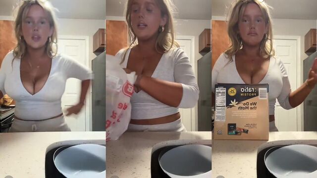 Tanned girl with big boobs fucks on TikTok live