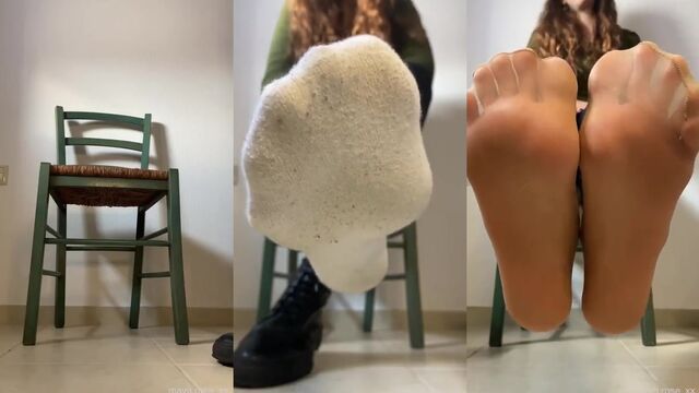The girl in the sexy dress is maya rose_xx