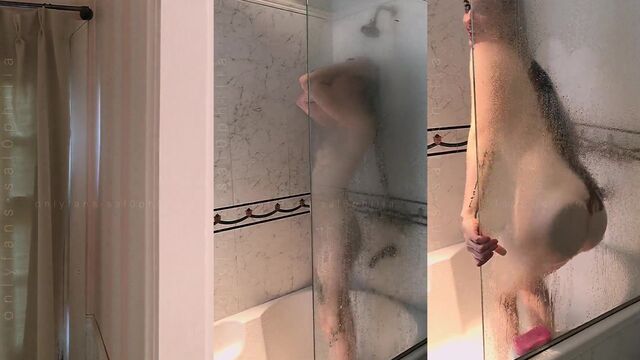 An Argentine influencer has breakfast with a cock - Camnaair
