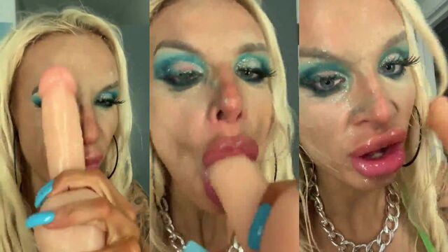 Bimbo goddess Sophie Anderson squirts in the shower