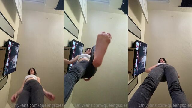 Dark-haired baddie with wrinkly soles feet gets you to jerk off