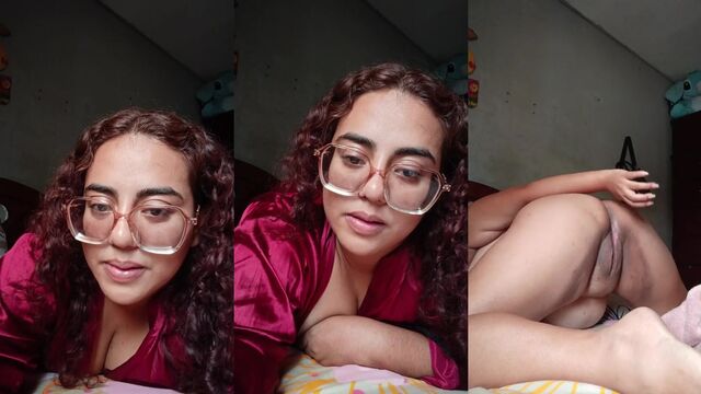 My friend's girlfriend shows her big ass in video